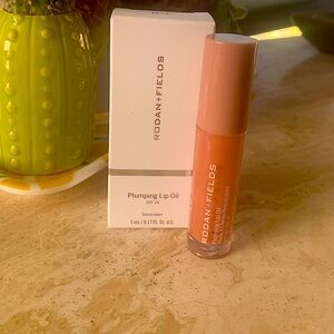 NIB❣️Rodan + Fields❣️Plumping Lip Oil in PEACH